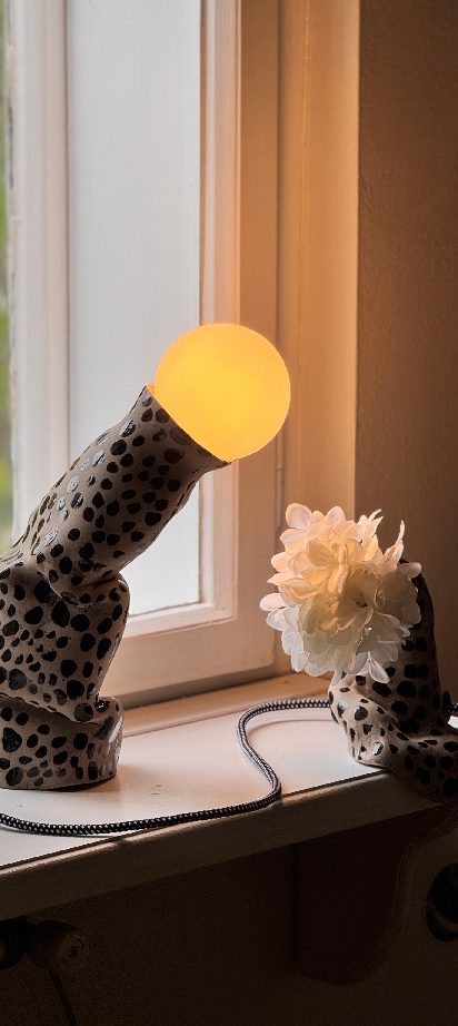 Keramicka lampa E.T. detalj 2 Keramicka lampa ET detalj